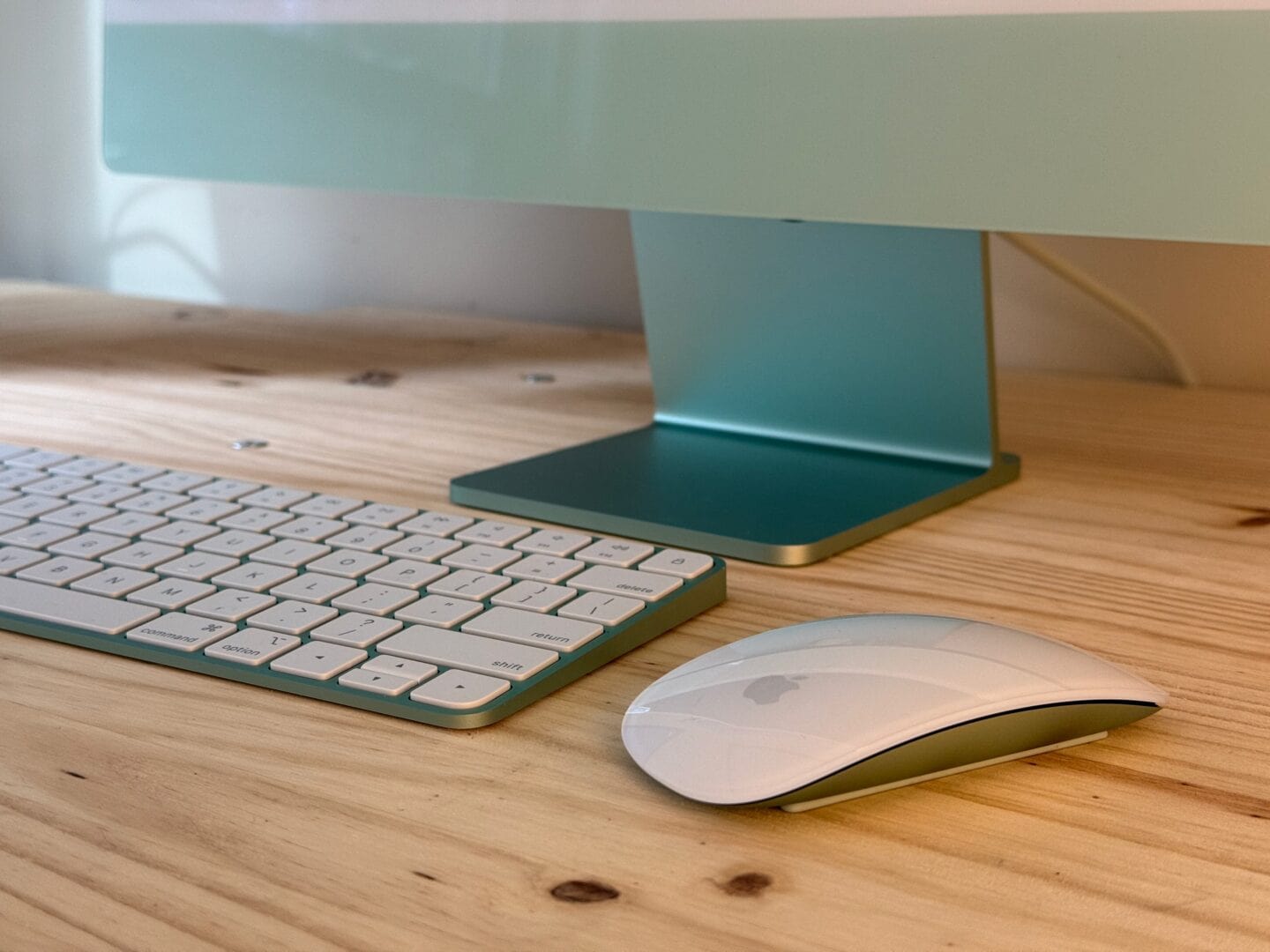 Green iMac Magic Keyboard and Mouse Green iMac, Magic Keyboard and Mouse