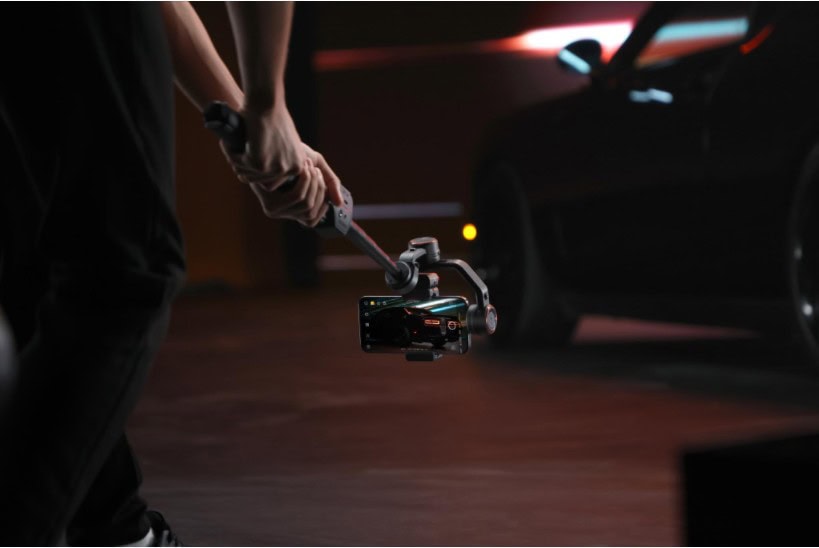 Low-shots-with-Hohem-iSteady-M7-smartphone gimbal Person uses iSteady M7 smartphone gimbal to capture low-angle shot