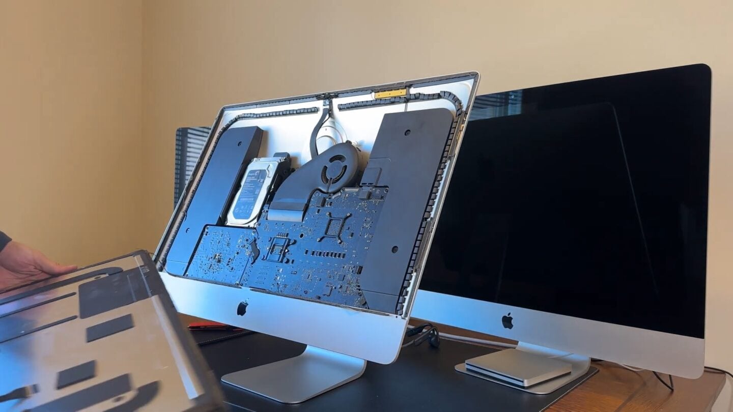 Removing iMac Display Removing a display from an iMac