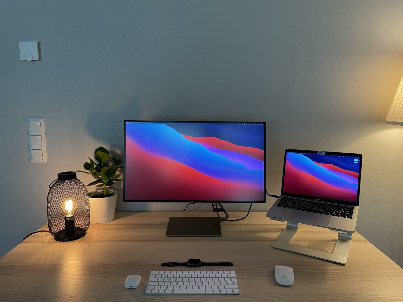 A finance and accounting student in Finland uses this computer setup.