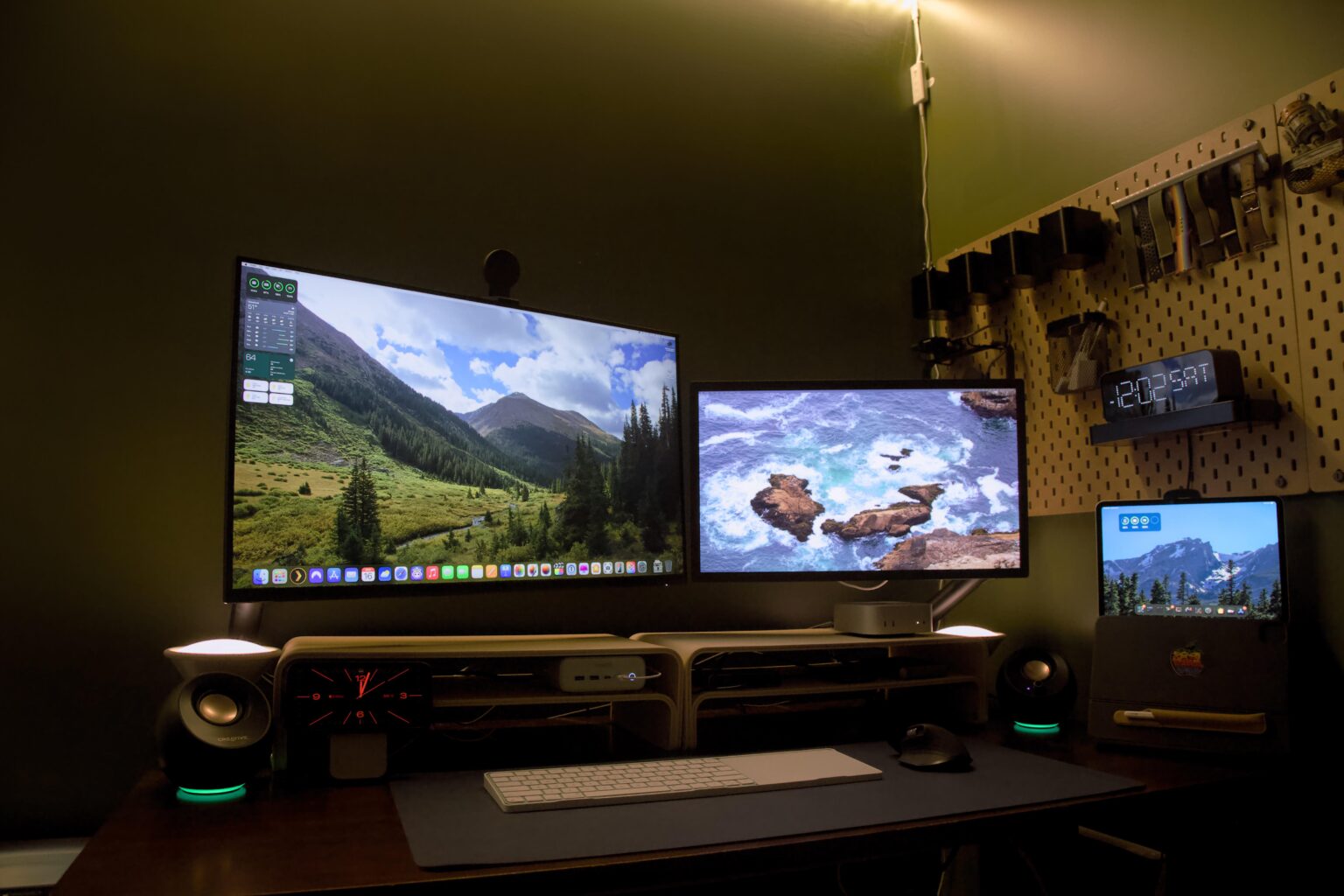 Setups-pseudosuto-Reddit-TB4 hub-Dec-20-2024 Thunderbolt 4 hub