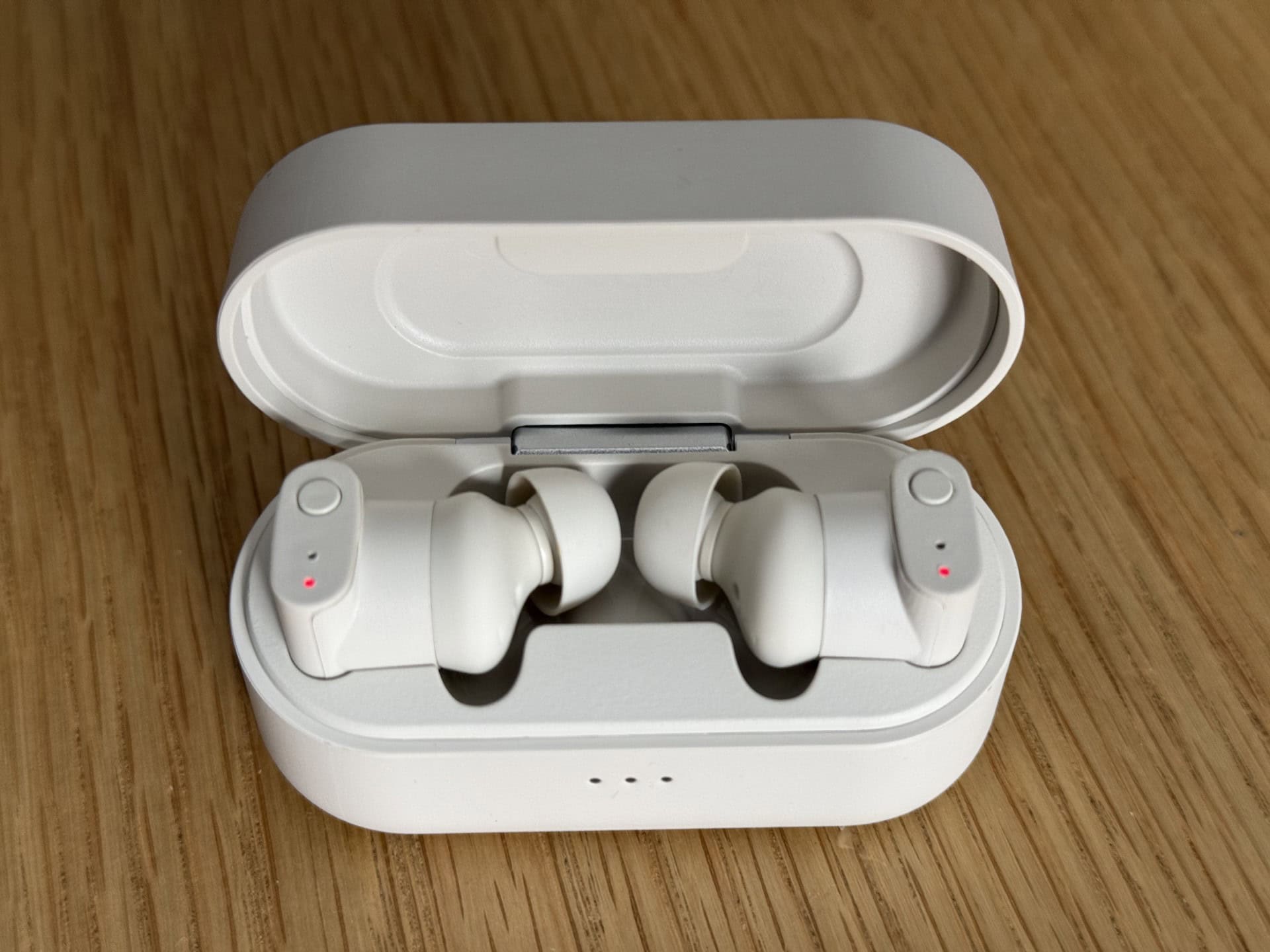 Status Audio Between 3ANC in case Between 3ANC earbuds in charging case